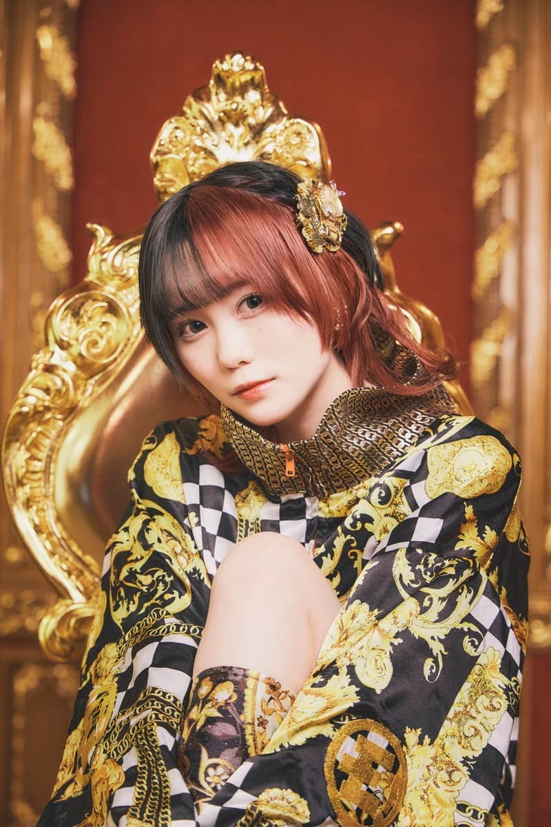 Japanese idol from You'll Melt More! Heso Promotional picture 2023 GOLDEN YOU