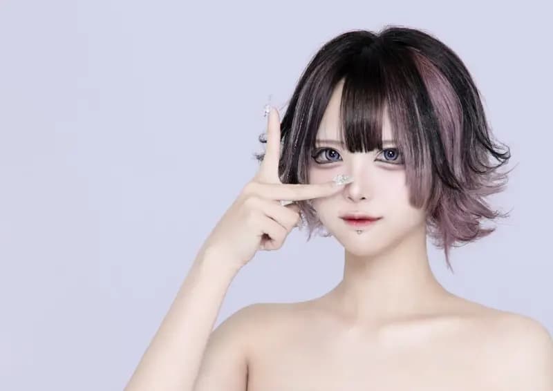 Official reveal picture of Liz December 2025