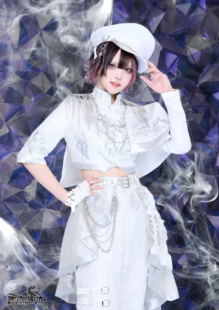 Official outfit reveal picture of Liz February 2026