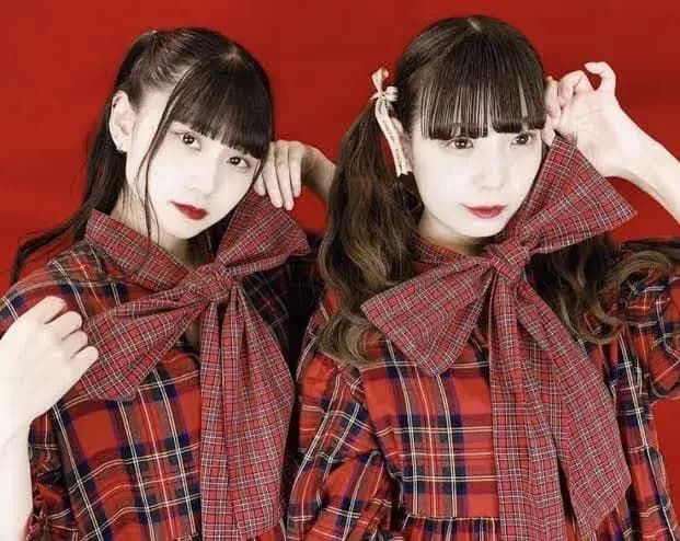 Idols Nani and Nerun from You'll Melt More! as their new duo project Nani’n’Nerun? promotional picture