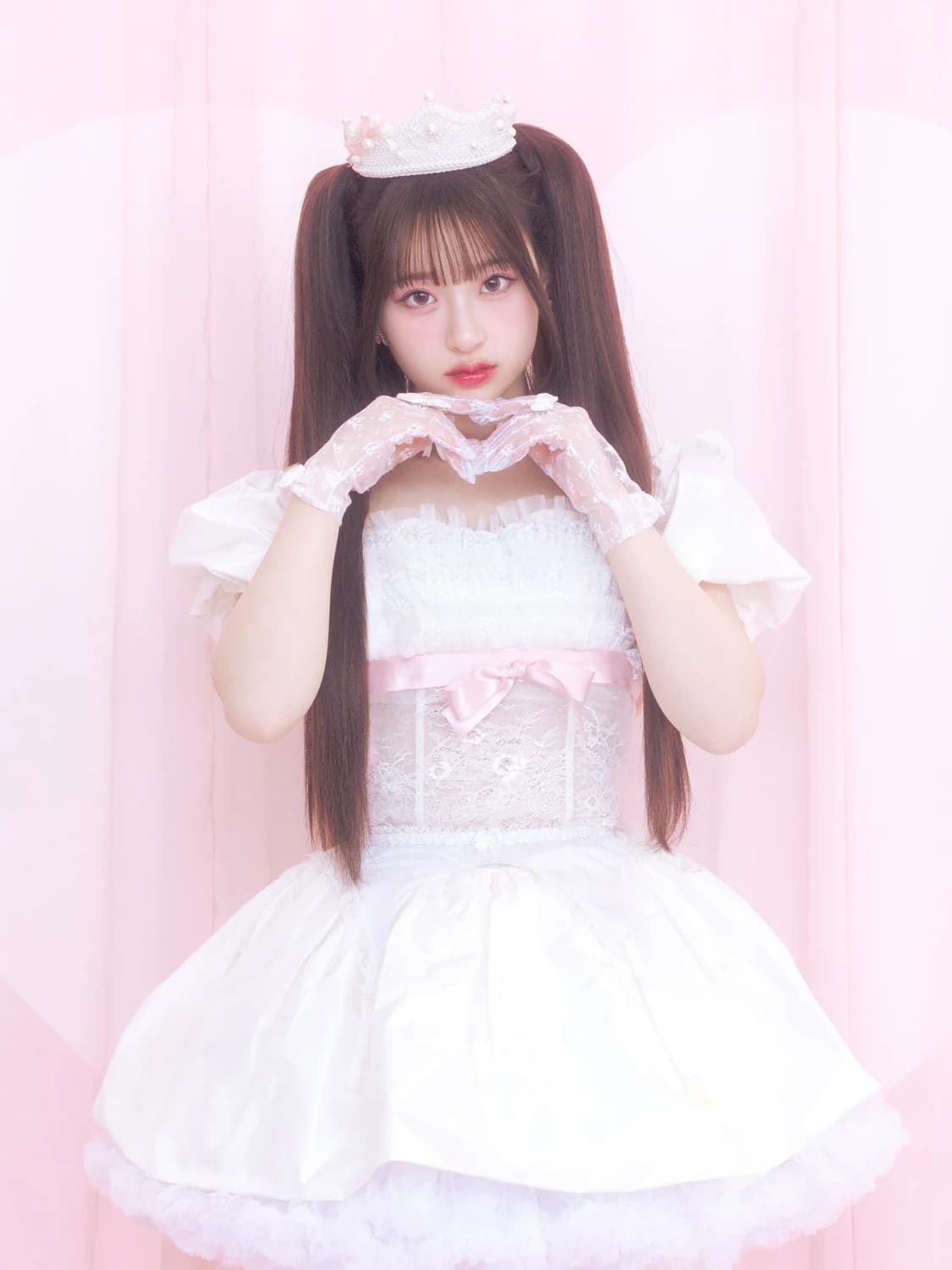 日本のアイドルグループPiKiの桜庭遥花、公式プロモーション写真（2025年）