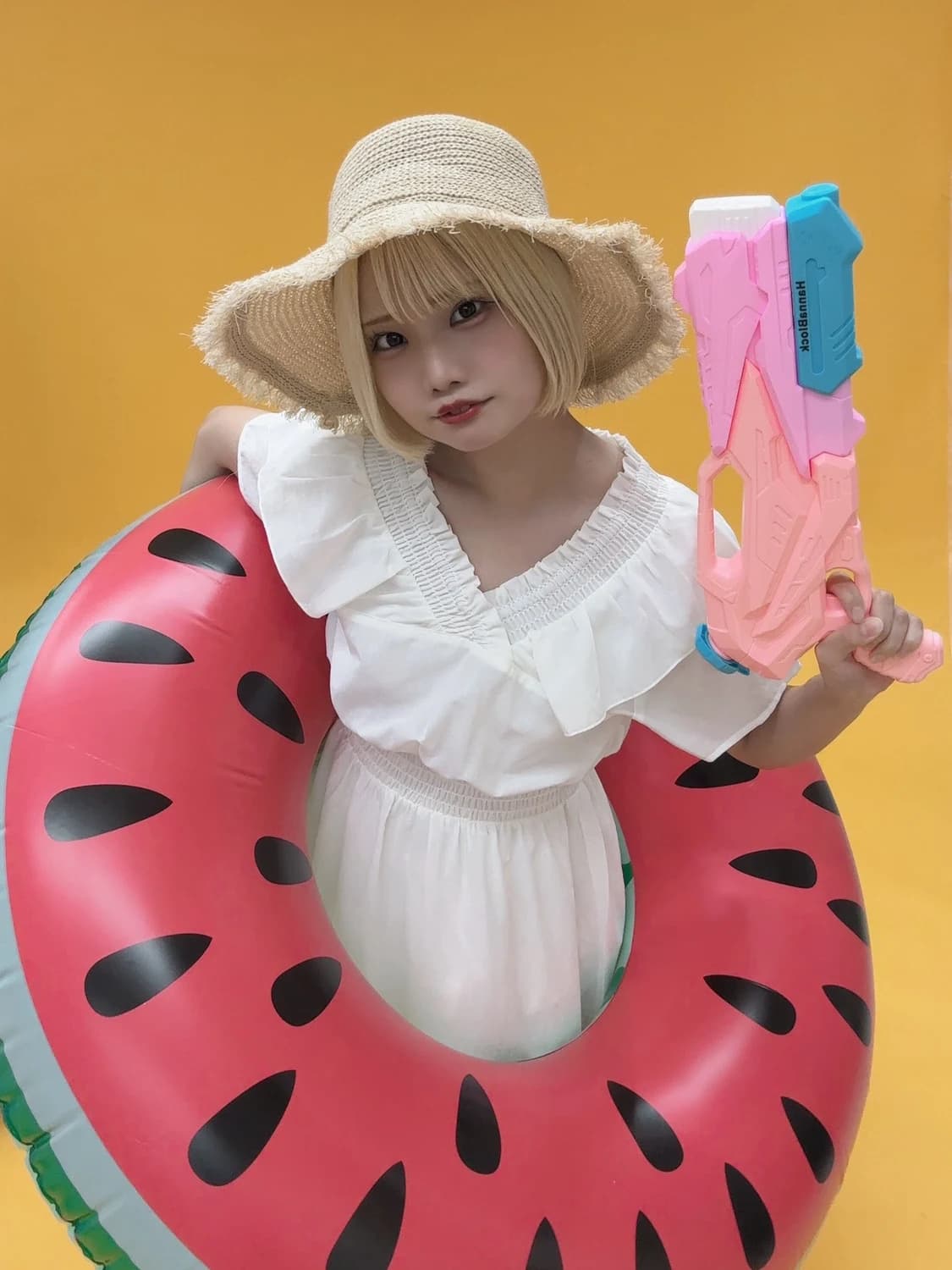 アイドルグループ「NUANCE」の日本人アイドル椰子桃子 2025年プロモーション写真「トロピカルサマ」