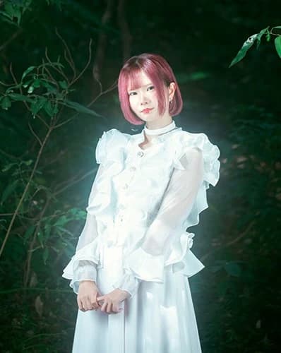 アイドルグループ「NUANCE」の日本人アイドル椰子桃子 2026年プロモーション写真