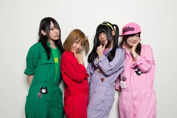 Japanese alternative idol group You'll Melt More! group photo 2013