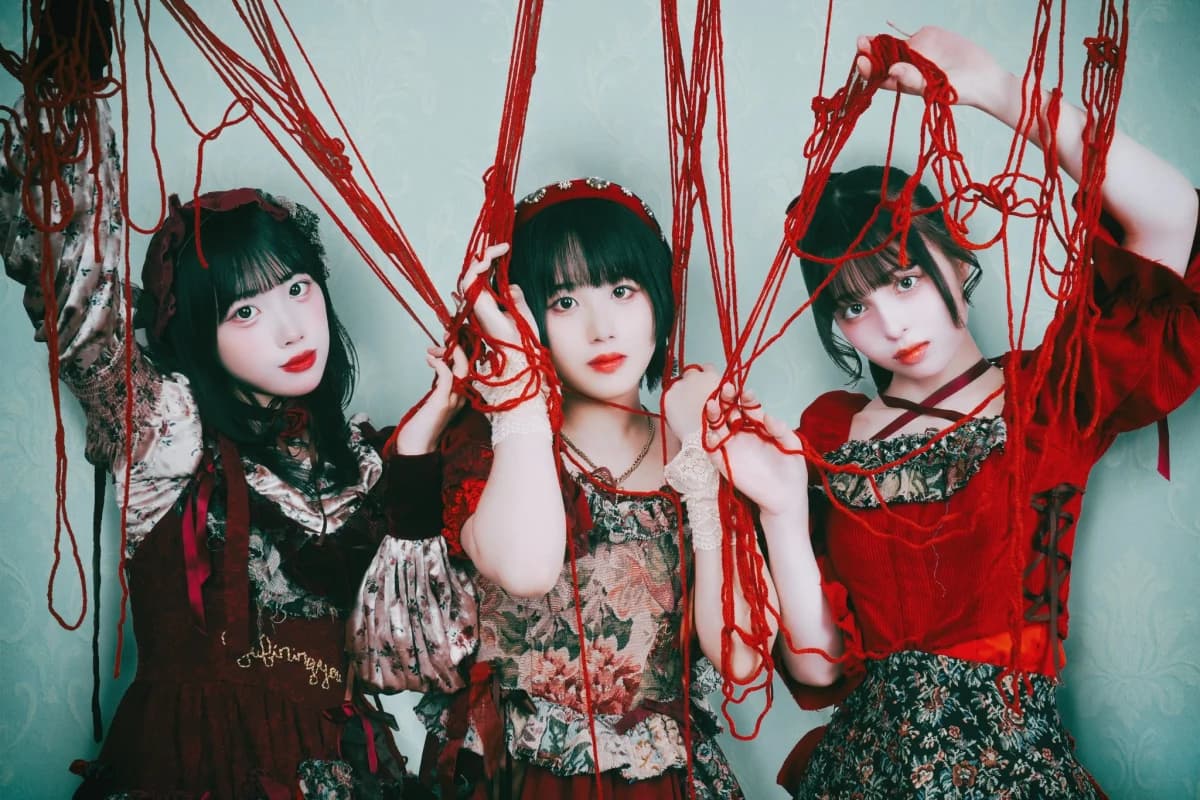 Gothic-inspired idol group Yubiningyou official group picture (2025)